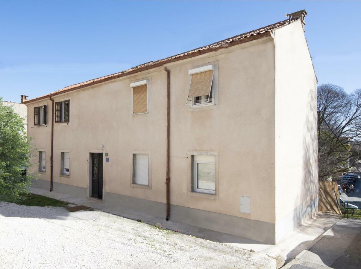 Apartment Petra Pula Exterior photo