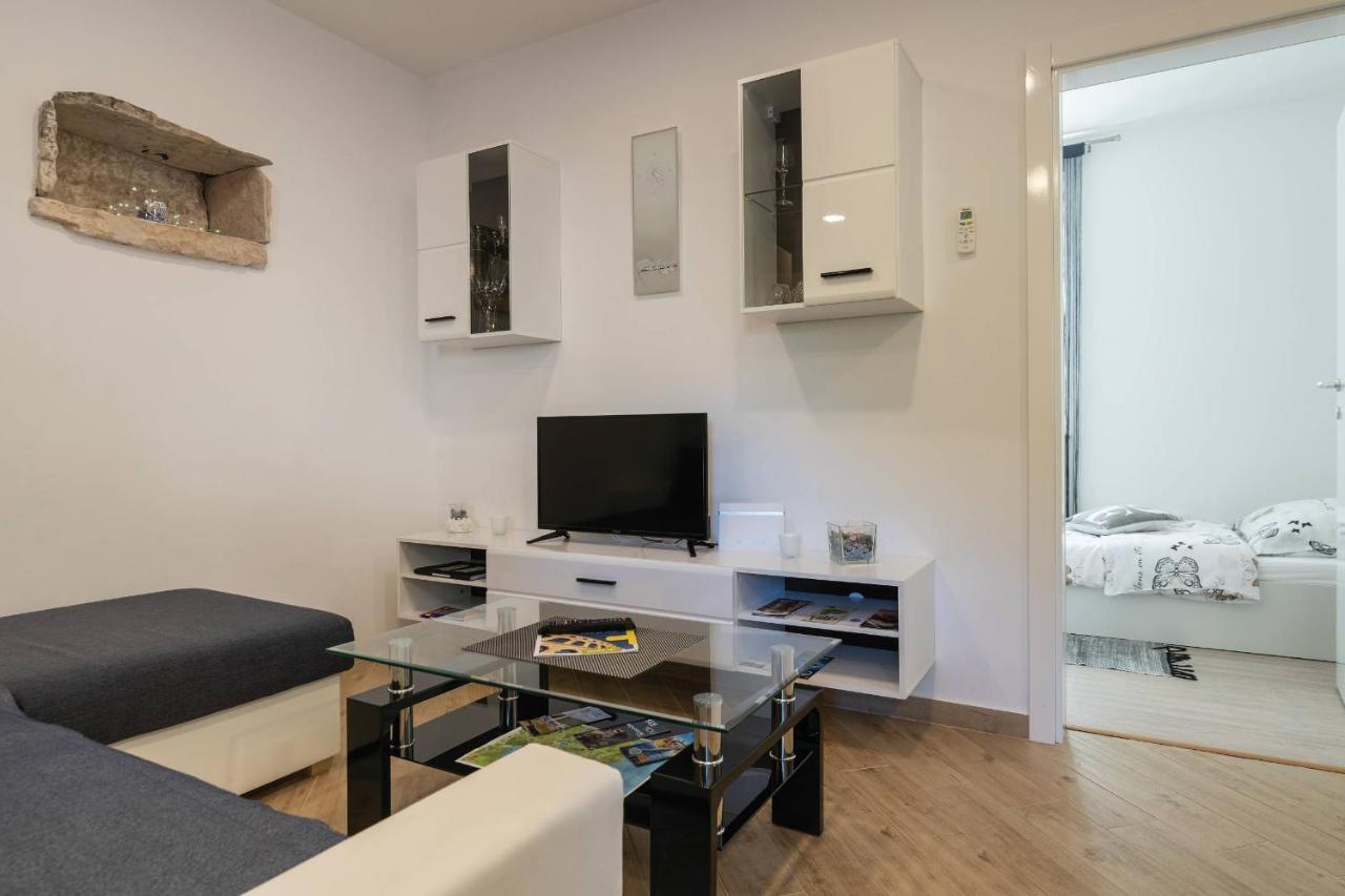 Apartment Petra Pula Exterior photo